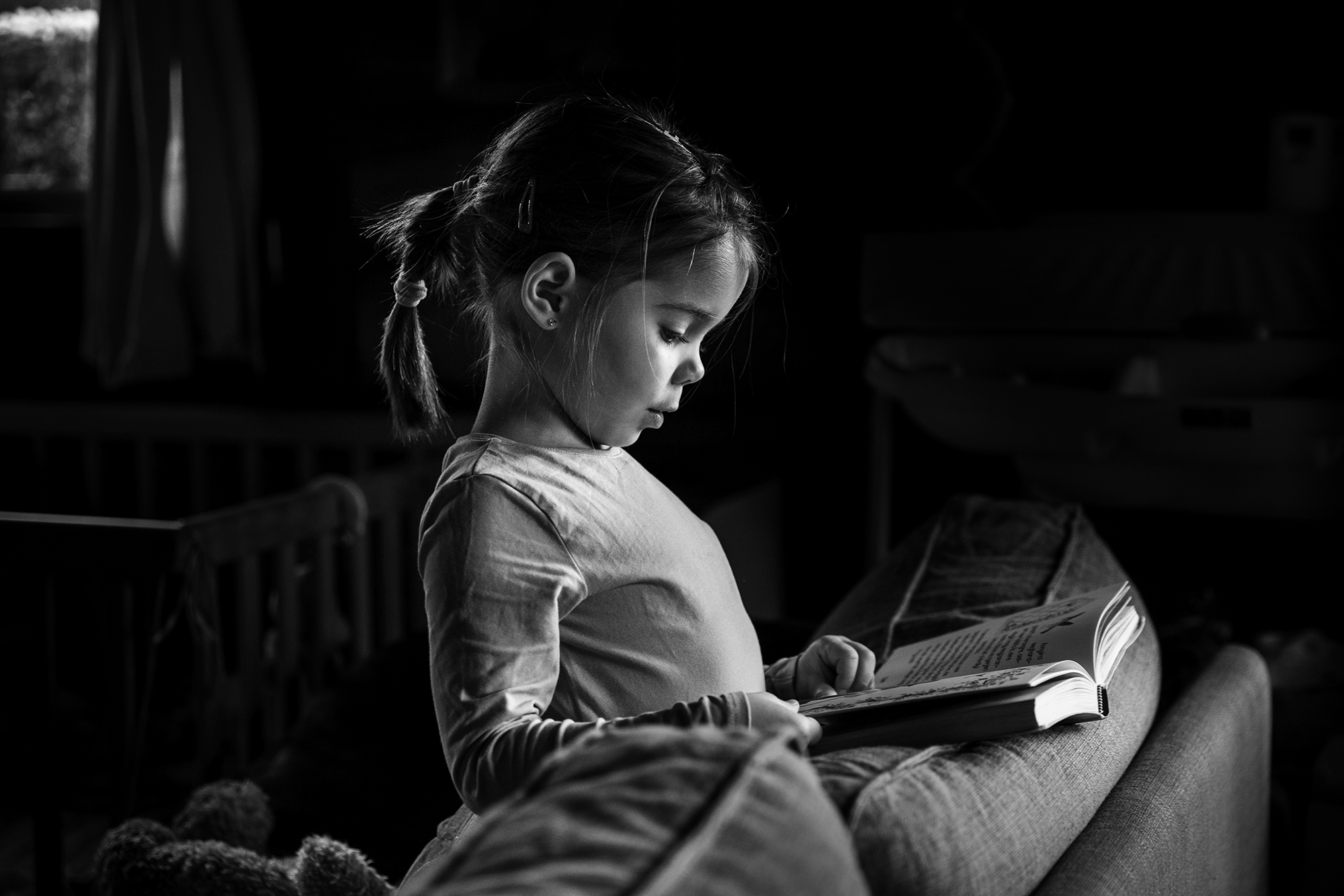 örténetmesélő dokumentarista családfotózás gyerekfotózás család gyerek fotózás familydocumentary familyphotojournalism boncsér orsolya szuziesanaplopok feketefehér canon