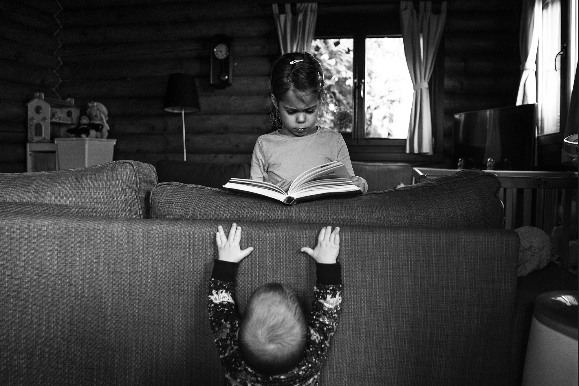 örténetmesélő dokumentarista családfotózás gyerekfotózás család gyerek fotózás familydocumentary familyphotojournalism boncsér orsolya szuziesanaplopok feketefehér canon