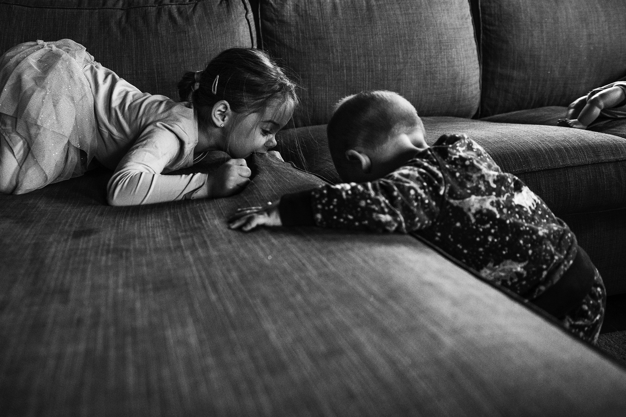 örténetmesélő dokumentarista családfotózás gyerekfotózás család gyerek fotózás familydocumentary familyphotojournalism boncsér orsolya szuziesanaplopok feketefehér canon