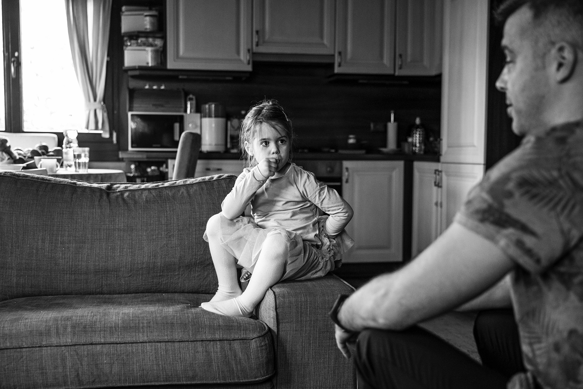 örténetmesélő dokumentarista családfotózás gyerekfotózás család gyerek fotózás familydocumentary familyphotojournalism boncsér orsolya szuziesanaplopok feketefehér canon