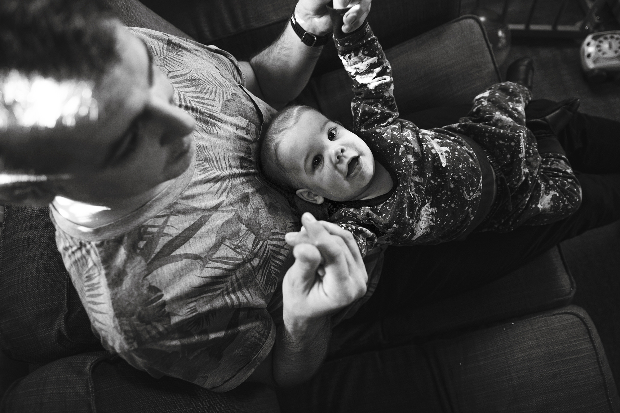 örténetmesélő dokumentarista családfotózás gyerekfotózás család gyerek fotózás familydocumentary familyphotojournalism boncsér orsolya szuziesanaplopok feketefehér canon